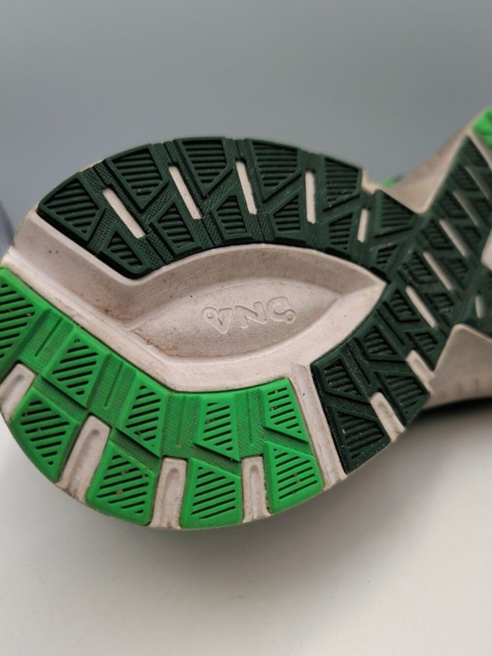 Brooks Mens Launch 6 "Run Lucky" US 10.5 Clovers Gold Green Running Gym Walking - Picture 10 of 11